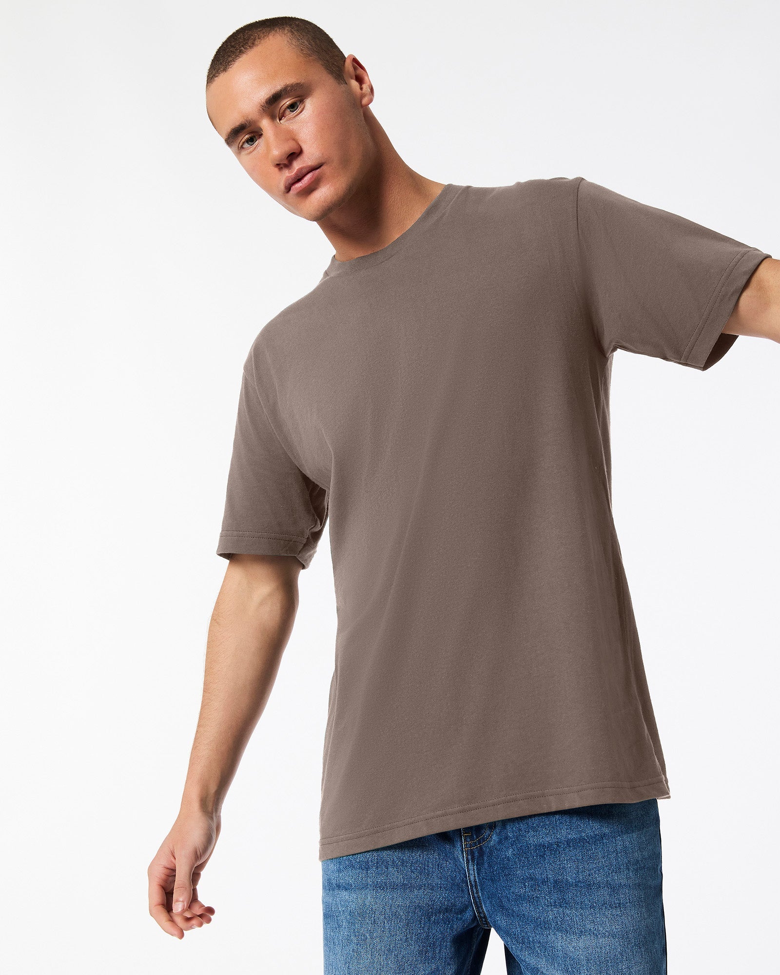 Fine Jersey Male mode wearing brown colour American Apparel Unisex Short Sleeve Crew Neck Tee (Front pose) -brown