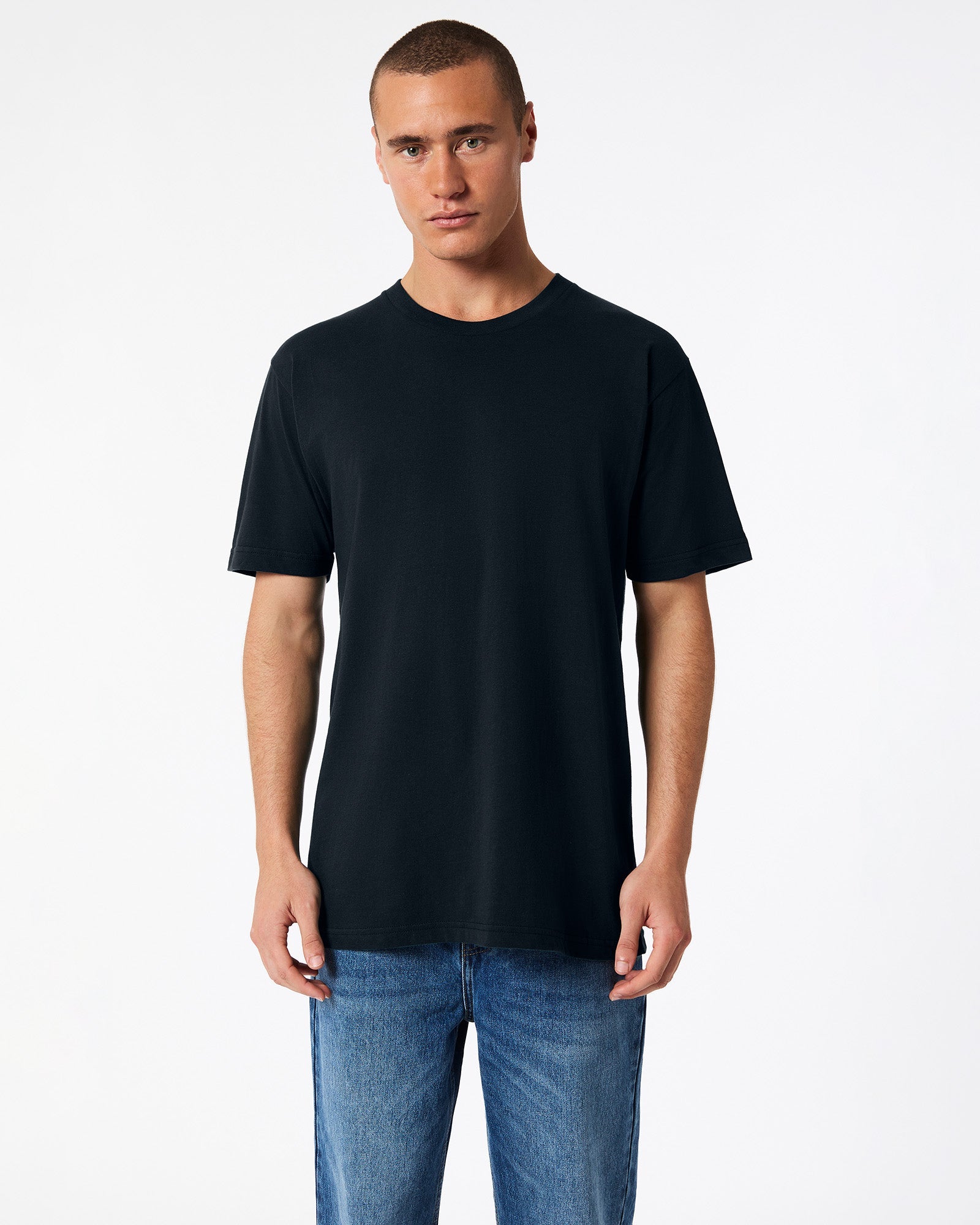 Fine Jersey Male mode wearing black colour American Apparel Unisex Short Sleeve Crew Neck Tee (Front pose) -black