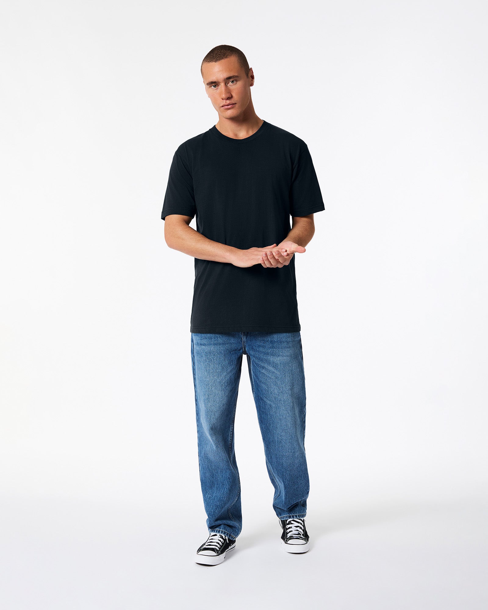 Fine Jersey Male mode wearing black colour American Apparel Unisex Short Sleeve Crew Neck Tee (Front pose) -black