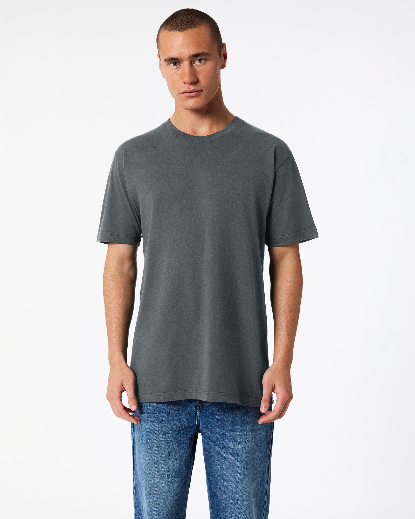 Fine Jersey Male mode wearing Asphalt colour American Apparel Unisex Short Sleeve Crew Neck Tee (Front pose) -asphalt