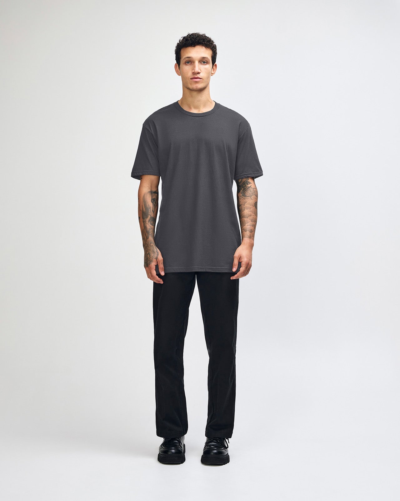 Fine Jersey Male mode wearing Asphalt colour American Apparel Unisex Short Sleeve Crew Neck Tee (Front pose) -asphalt