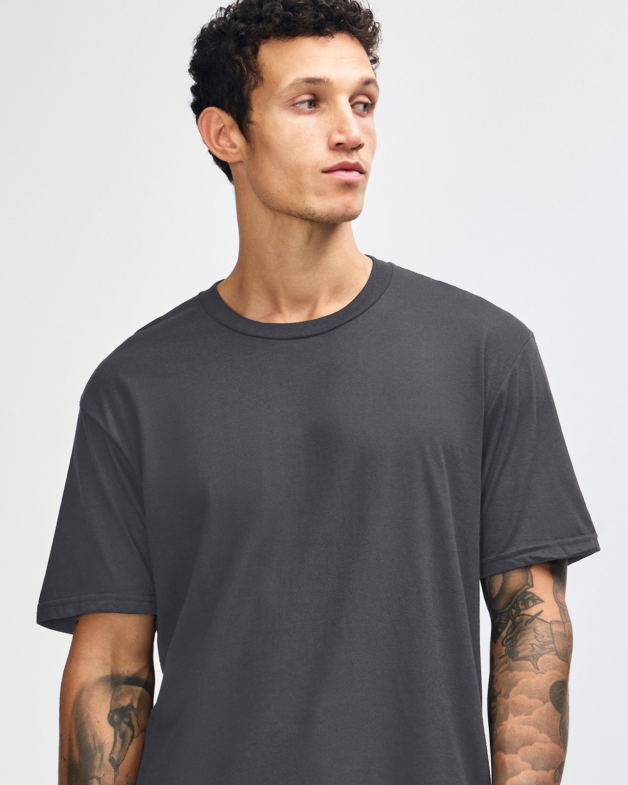 Fine Jersey Male mode wearing Asphalt colour American Apparel Unisex Short Sleeve Crew Neck Tee (Front pose) -asphalt