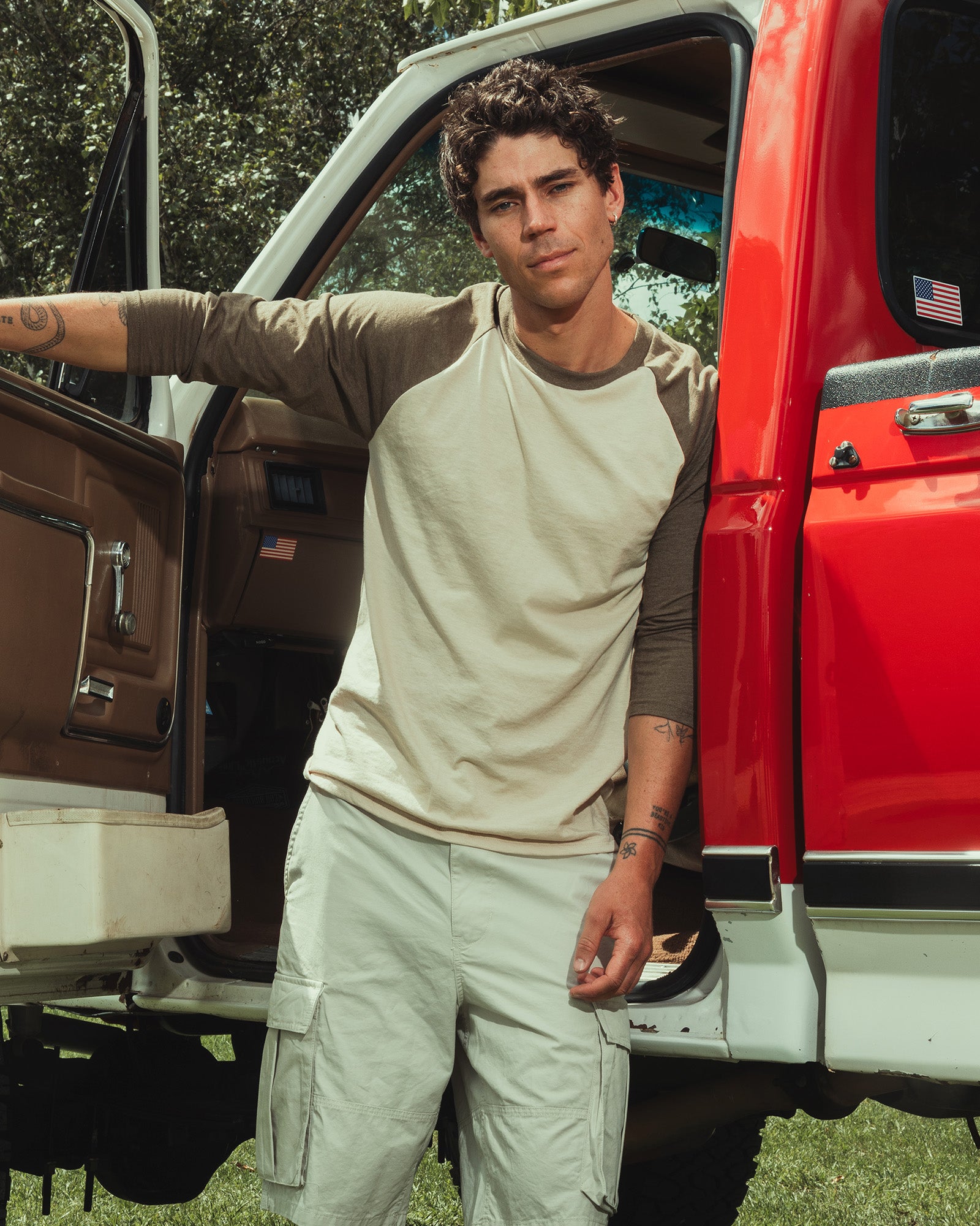 Male model wearing Heather Bone American Apparel CVC unisex raglan Tee (Front  pose) -heather bone